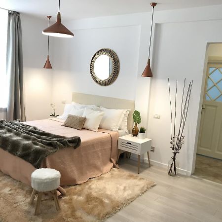 Metropole Apartments Invilla Old City Bucharest Luaran gambar