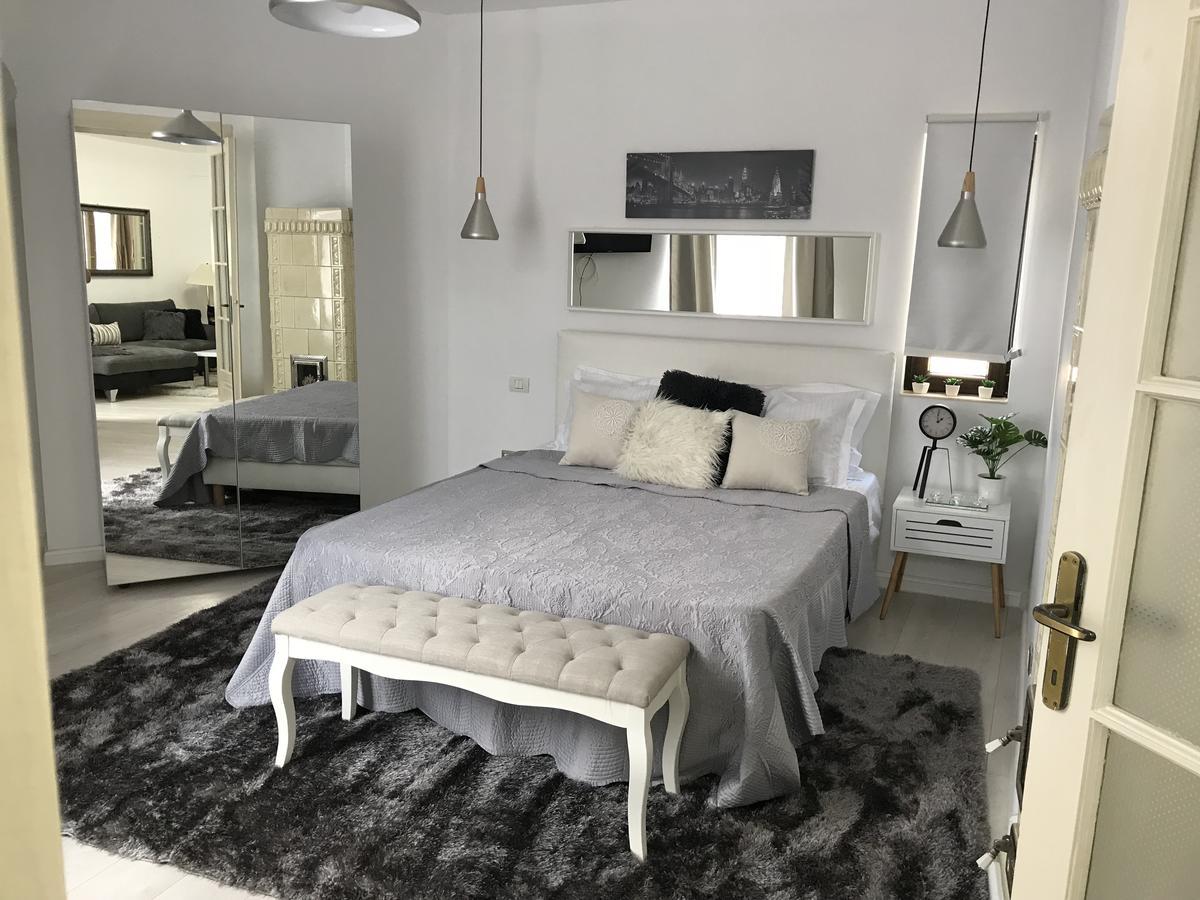 Metropole Apartments Invilla Old City Bucharest Luaran gambar