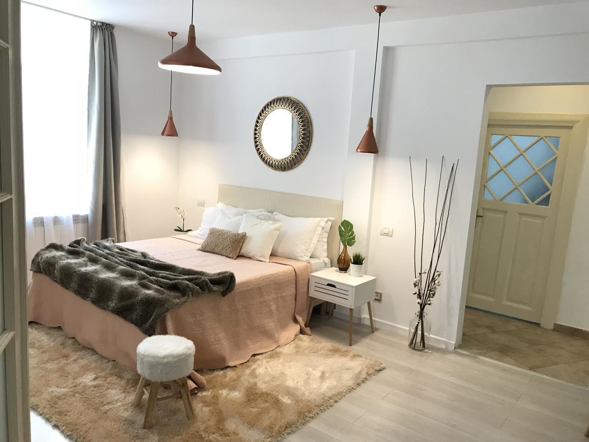 Metropole Apartments Invilla Old City Bucharest Luaran gambar