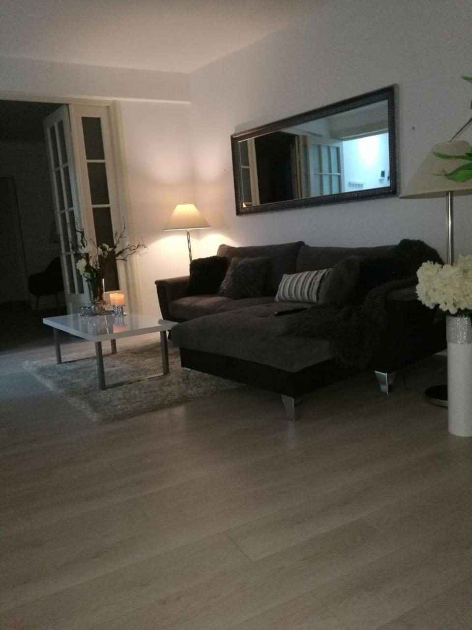 Metropole Apartments Invilla Old City Bucharest Luaran gambar