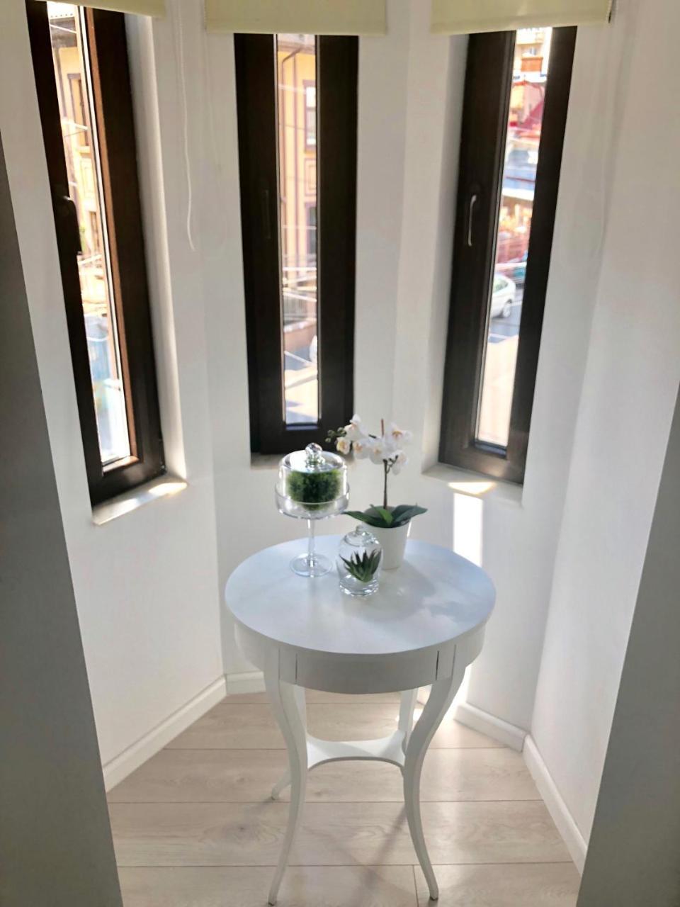 Metropole Apartments Invilla Old City Bucharest Luaran gambar