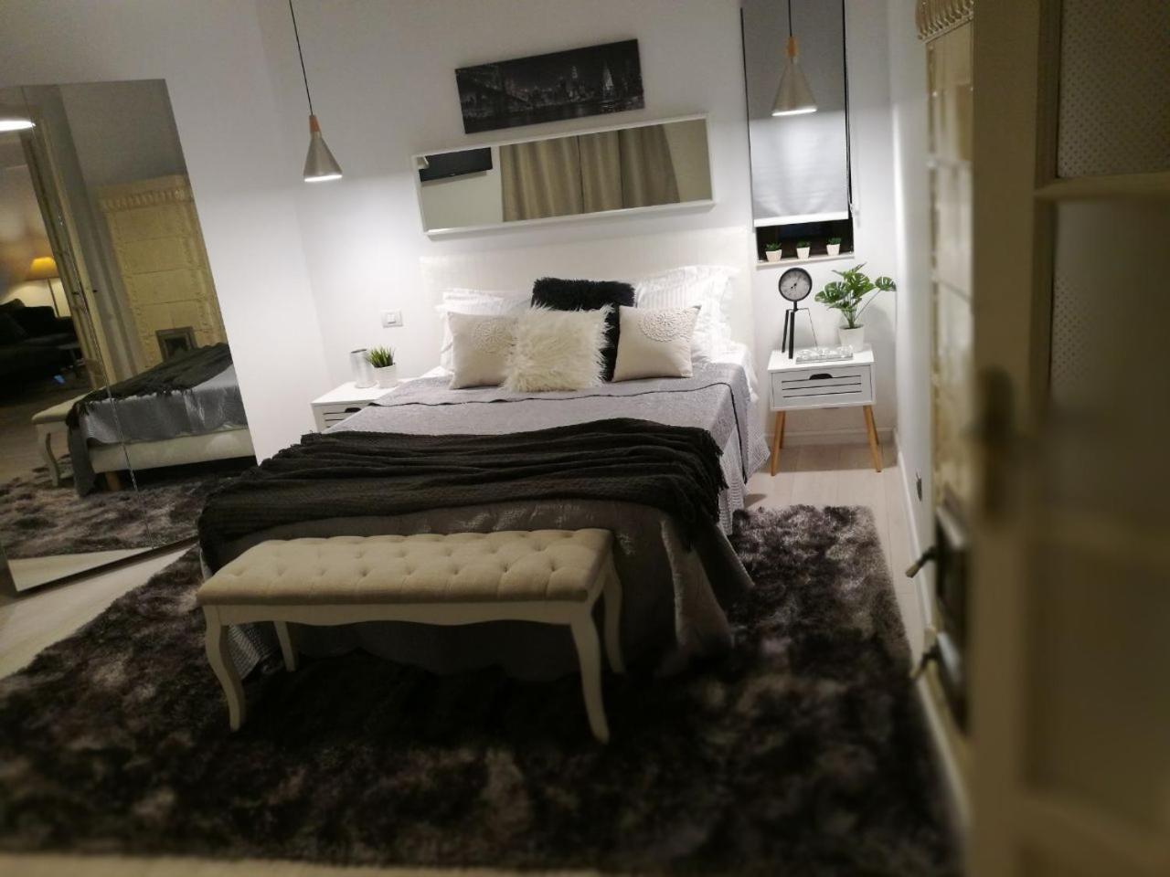 Metropole Apartments Invilla Old City Bucharest Luaran gambar