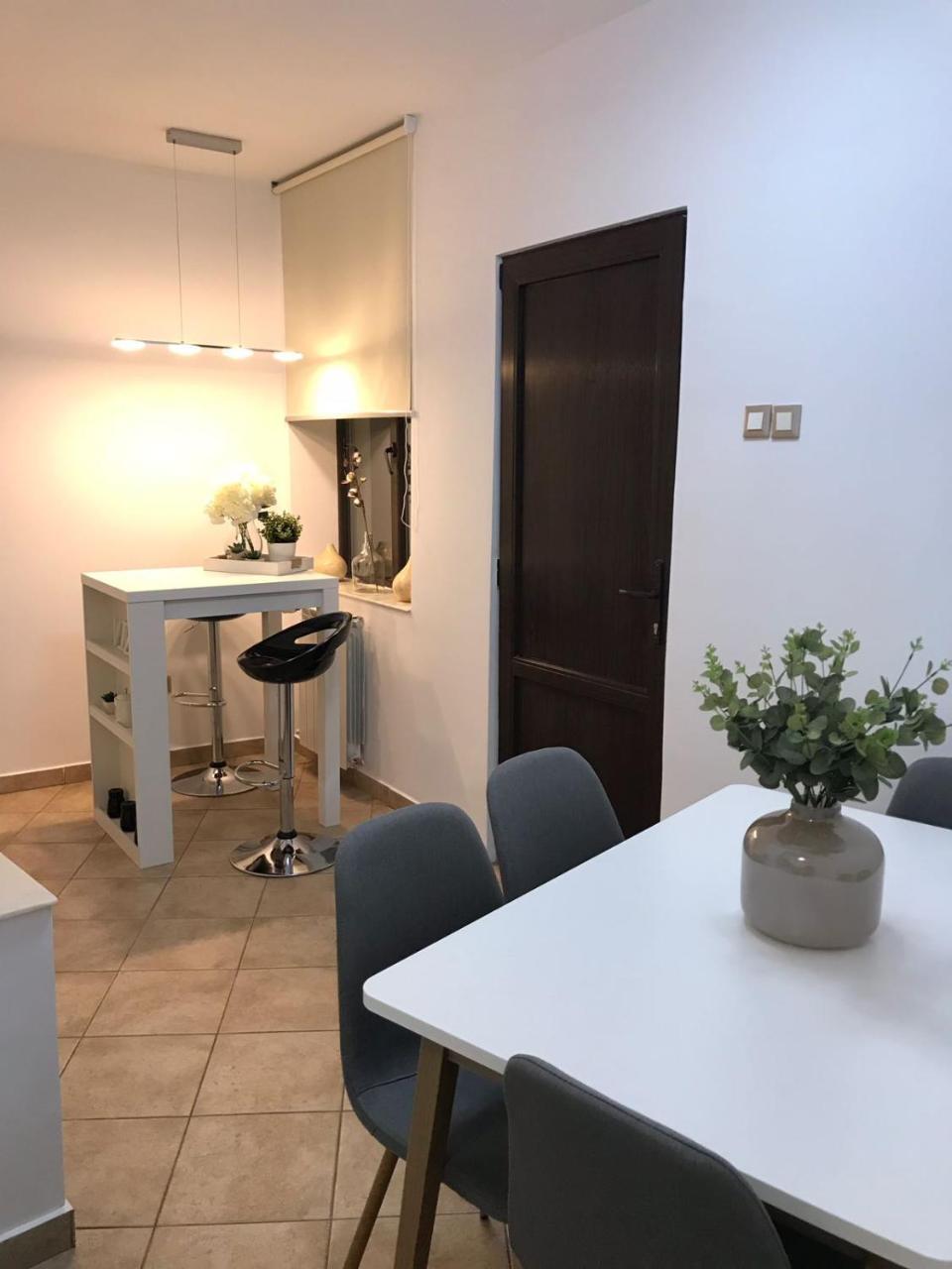 Metropole Apartments Invilla Old City Bucharest Luaran gambar